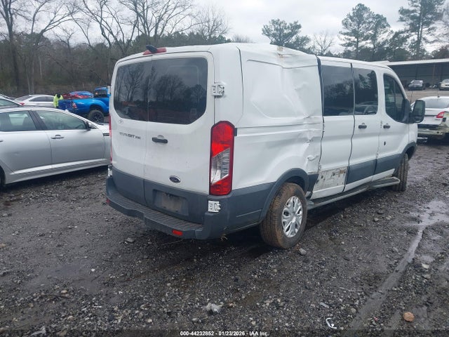 1FTNR1ZM6FKA33752 Ford Transit-250