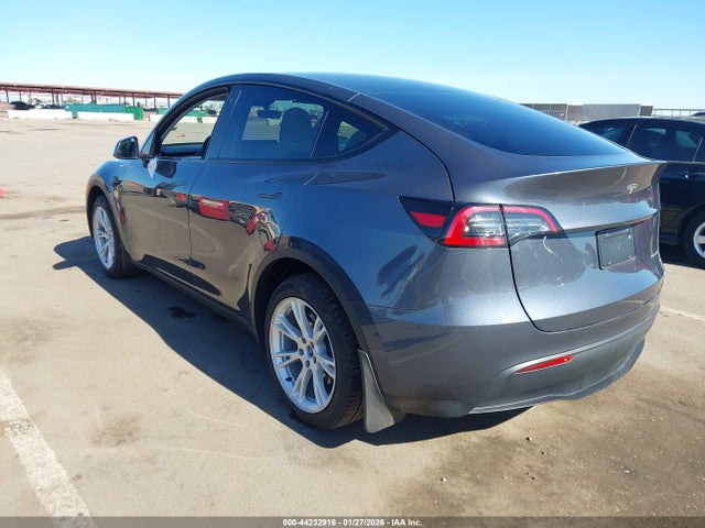 2023 TESLA MODEL Y 7SAYGDEE5PA088453 Photo 2