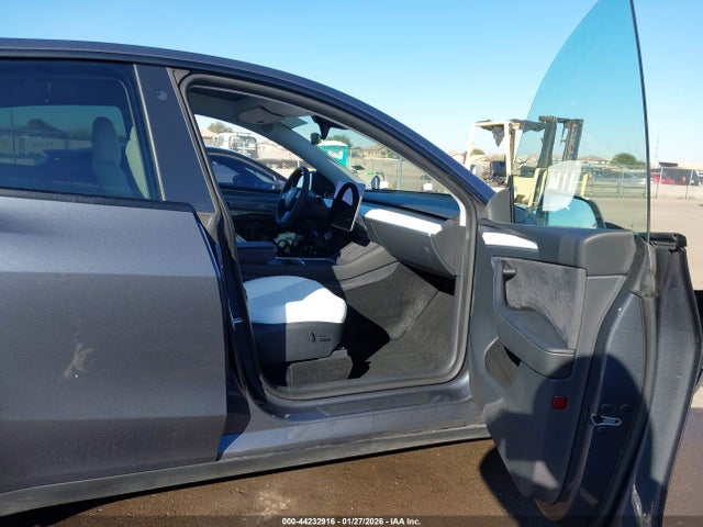 2023 TESLA MODEL Y 7SAYGDEE5PA088453 Photo 4