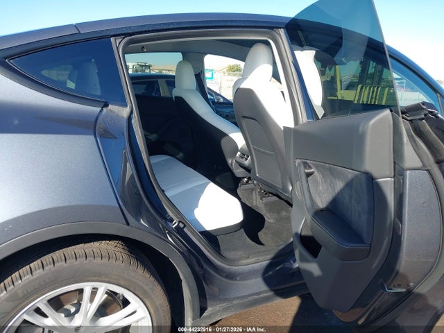 2023 TESLA MODEL Y 7SAYGDEE5PA088453 Photo 7