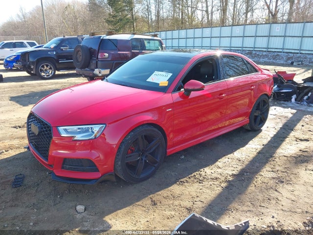 44233133 :رقم المزاد ، WAUGUGFF9J1031263 vin ، 2018 Audi A3 2.0t Premium/2.0t Tech Premium مزاد بيع