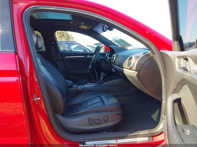 44233133 :رقم المزاد ، WAUGUGFF9J1031263 vin ، 2018 Audi A3 2.0t Premium/2.0t Tech Premium مزاد بيع