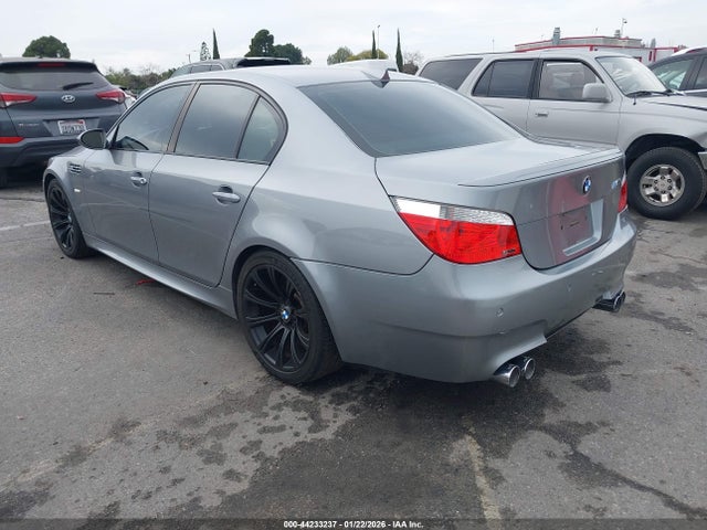 2006 BMW M5 WBSNB93536B584315 Photo 2