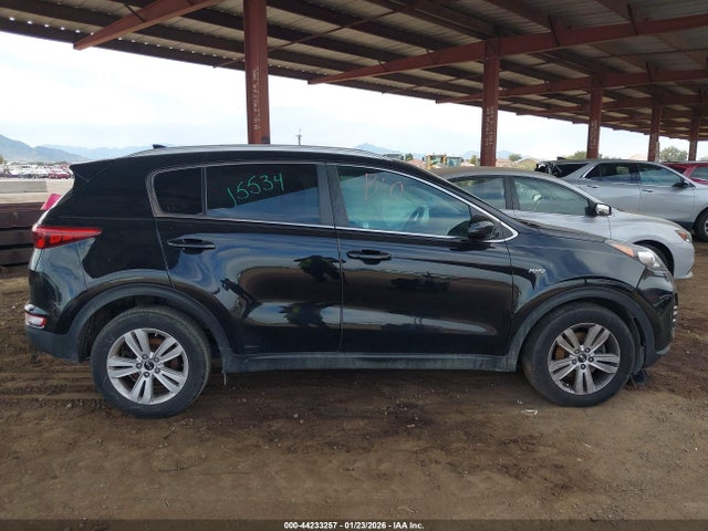 KNDPMCAC9H7271588 KIA Sportage Lx