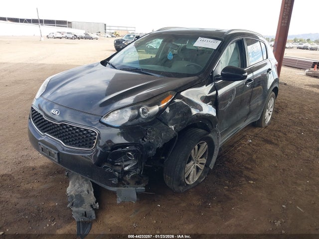 KNDPMCAC9H7271588 KIA Sportage Lx