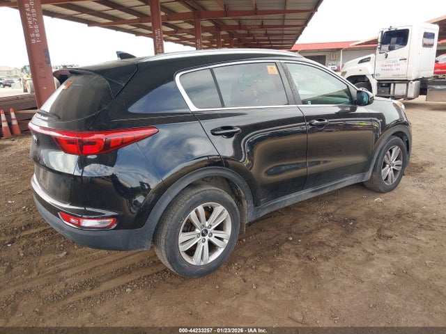 KNDPMCAC9H7271588 KIA Sportage Lx