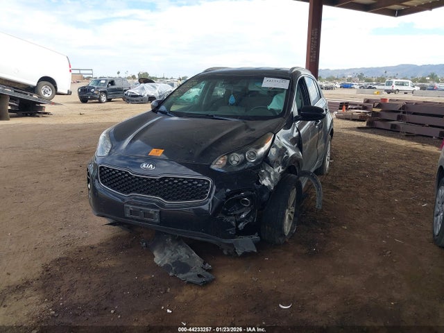 KNDPMCAC9H7271588 KIA Sportage Lx