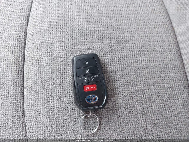 Toyota SIENNA LE 2021 5TDKRKEC5MS063823 Image 11