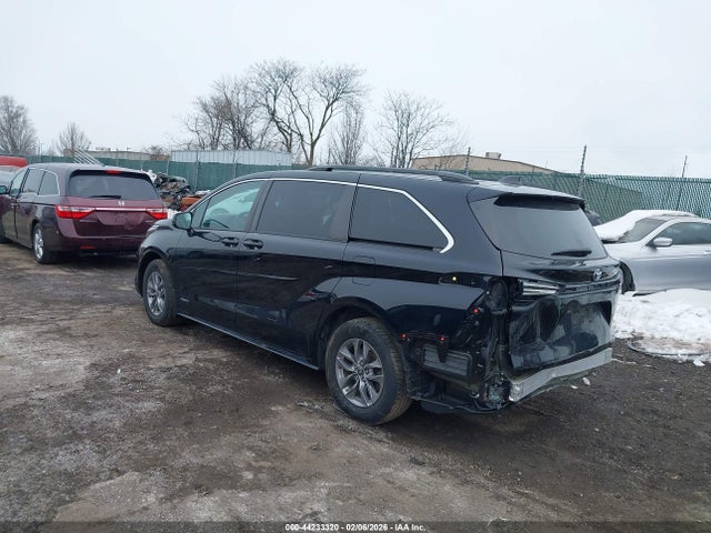 Toyota SIENNA LE 2021 5TDKRKEC5MS063823 Image 3