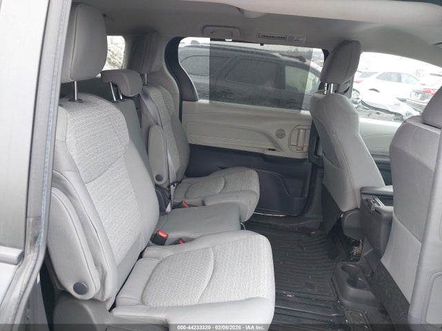 Toyota SIENNA LE 2021 5TDKRKEC5MS063823 Image 8
