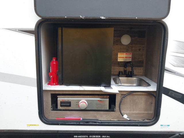 4EZT13227P8090557 Venture Sporttrek