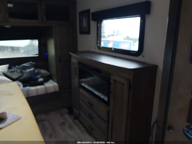 4EZT13227P8090557 Venture Sporttrek