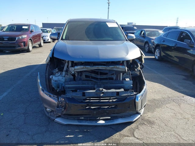 Mitsubishi Outlander Se 2018 JA4AZ3A36JZ041101 Image 13