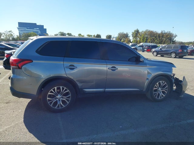 Mitsubishi Outlander Se 2018 JA4AZ3A36JZ041101 Image 14