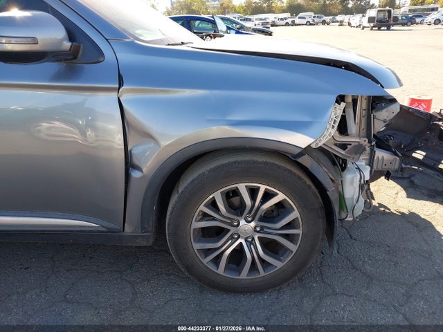 Mitsubishi Outlander Se 2018 JA4AZ3A36JZ041101 Image 18