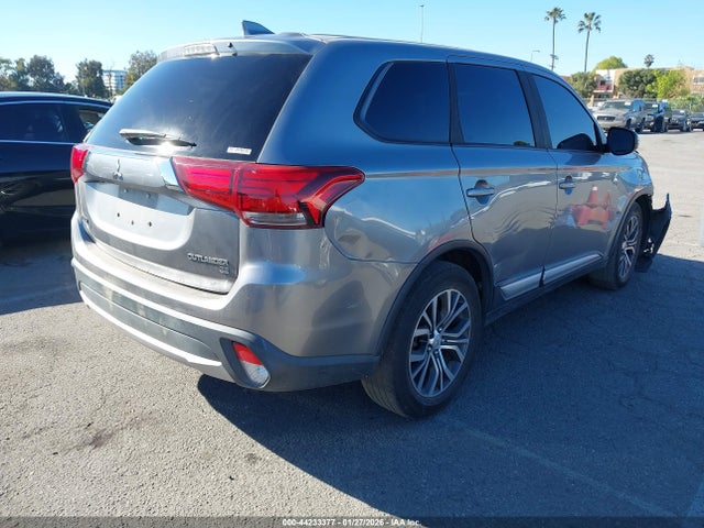 Mitsubishi Outlander Se 2018 JA4AZ3A36JZ041101 Image 4
