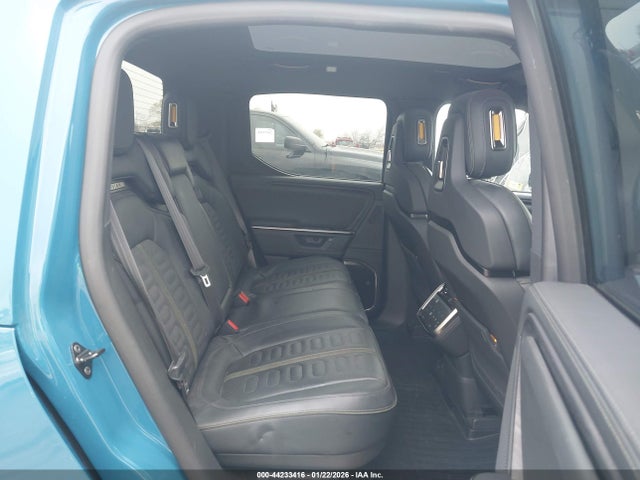 Rivian r1t 2025 7FCTGBAA3SN040116 Image 8