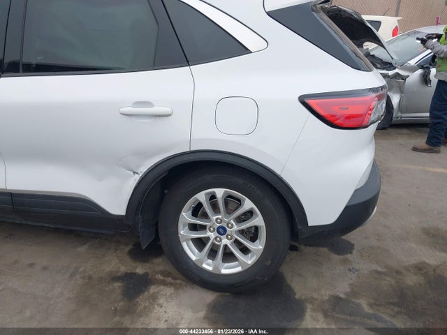 1FMCU9G61LUB80288 Ford ESCAPE SE