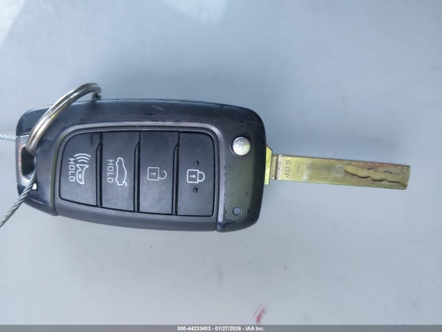 KMHLL4AG6PU542449 Hyundai ELANTRA SE