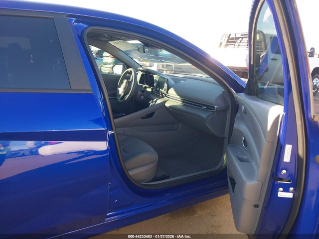 KMHLL4AG6PU542449 Hyundai ELANTRA SE