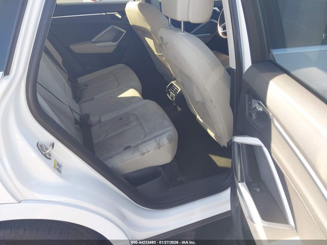 44233493 :رقم المزاد ، WA1AUCF35M1061611 vin ، 2021 Audi Q3 Premium 40 Tfsi Quattro Tiptronic مزاد بيع