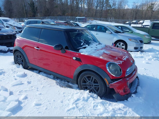 2011 MINI COOPER WMWSU3C56BT099279