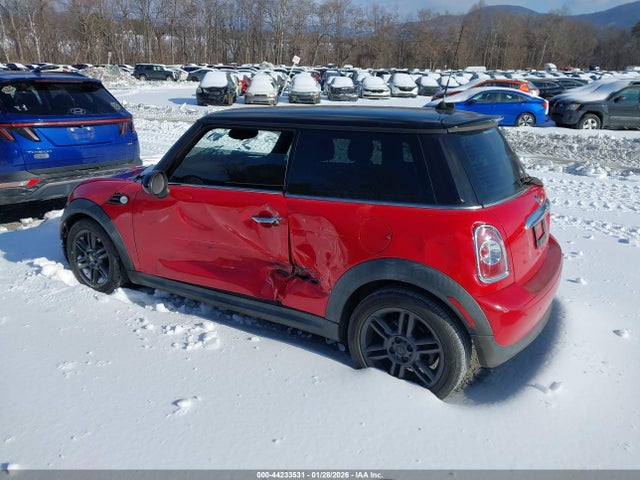 2011 MINI COOPER WMWSU3C56BT099279 Photo 2
