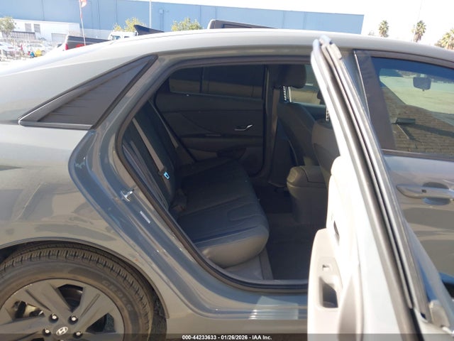 KMHLS4AG5MU064264 Hyundai ELANTRA SEL