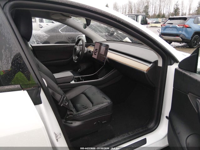 2020 TESLA MODEL Y 5YJYGDEE4LF055566 Photo 4