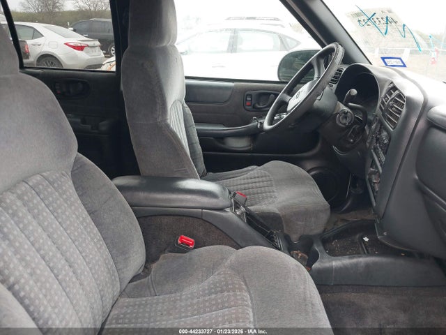 2000 CHEVROLET BLAZER 1GNDT13W0Y2349021 Photo 4