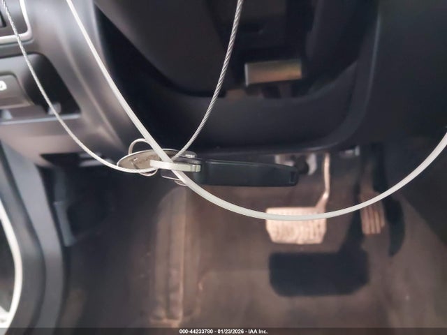 2017 VOLVO XC60 YV440MDU8H2005661 Photo 10