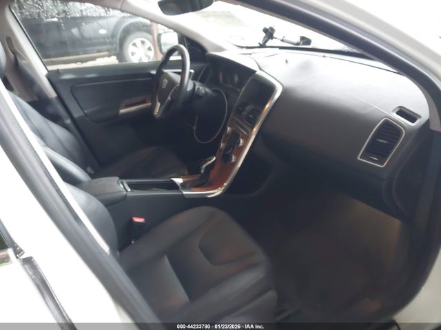 2017 VOLVO XC60 YV440MDU8H2005661 Photo 4