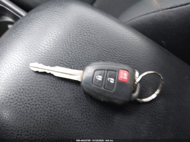 Toyota RAV4 LE 2018 2T3BFREV0JW849932 Image 11