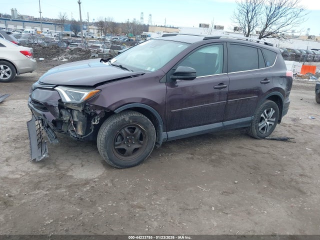 Toyota RAV4 LE 2018 2T3BFREV0JW849932 Image 2