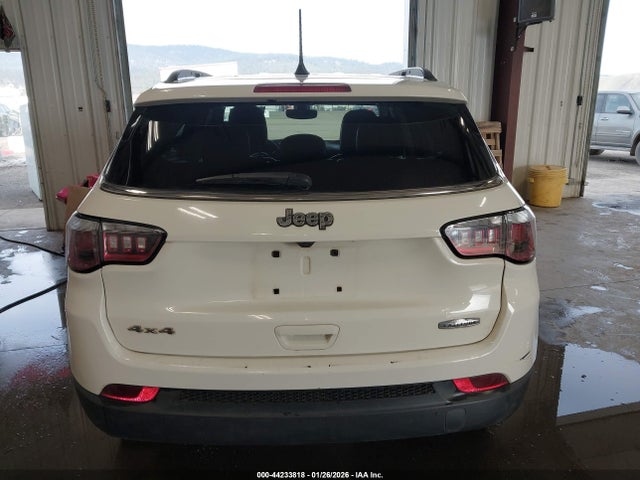 Jeep Compass Latitude 4x4 2018 3C4NJDBB3JT493038 Image 16