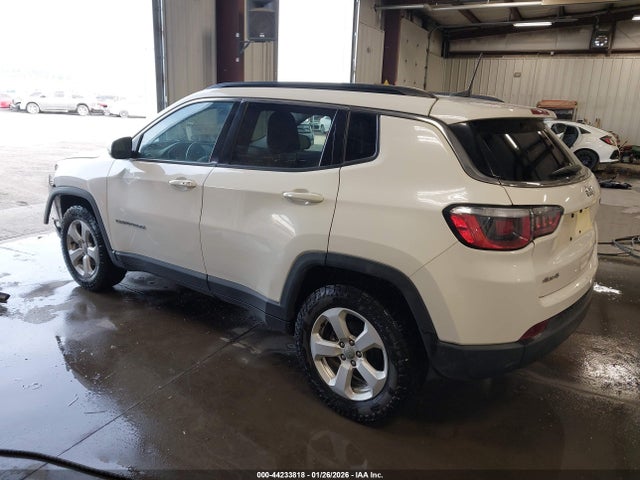 Jeep Compass Latitude 4x4 2018 3C4NJDBB3JT493038 Image 3