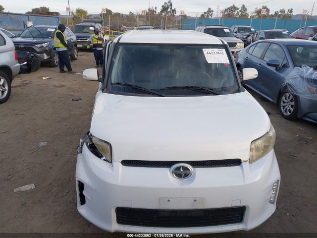 Scion XB 2014 JTLZE4FEXEJ054947 Image 12