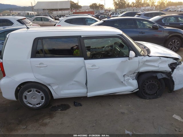 Scion XB 2014 JTLZE4FEXEJ054947 Image 13