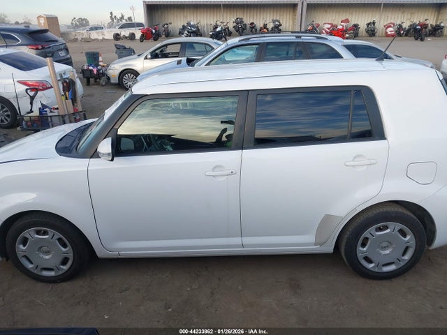 Scion XB 2014 JTLZE4FEXEJ054947 Image 14