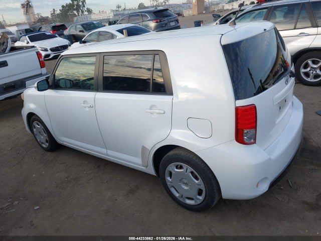 Scion XB 2014 JTLZE4FEXEJ054947 Image 3