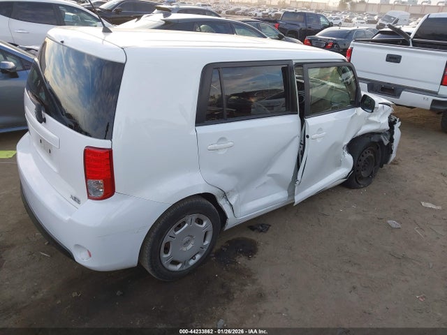 Scion XB 2014 JTLZE4FEXEJ054947 Image 4