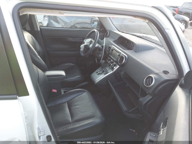 Scion XB 2014 JTLZE4FEXEJ054947 Image 5