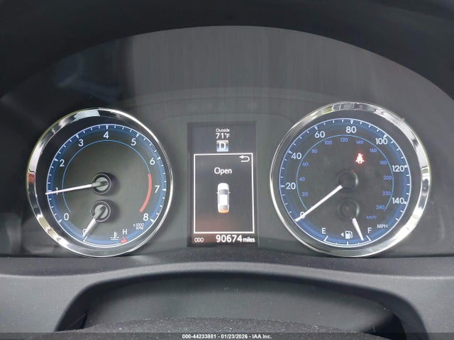 2T1BURHE5KC126946 Toyota COROLLA SE