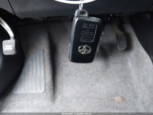 JTDKN3DU1E0379090 Toyota Prius Two