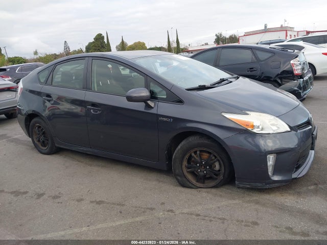 JTDKN3DU1E0379090 Toyota Prius Two