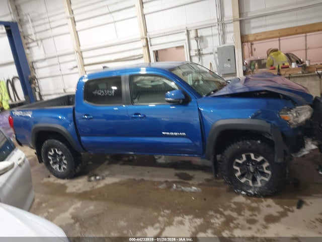 2017 Toyota Tacoma Trd Off Road მანქანა იყიდება აუქციონზე, vin: 3TMCZ5AN6HM115706, აუქციონის ნომერი: 44233939