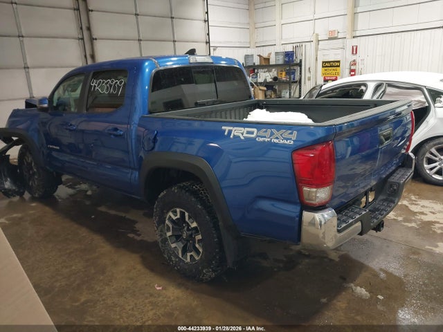 2017 Toyota Tacoma Trd Off Road მანქანა იყიდება აუქციონზე, vin: 3TMCZ5AN6HM115706, აუქციონის ნომერი: 44233939
