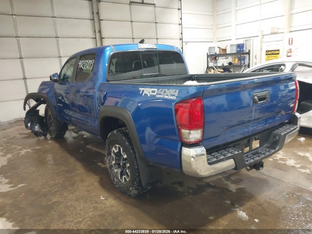 2017 Toyota Tacoma Trd Off Road მანქანა იყიდება აუქციონზე, vin: 3TMCZ5AN6HM115706, აუქციონის ნომერი: 44233939