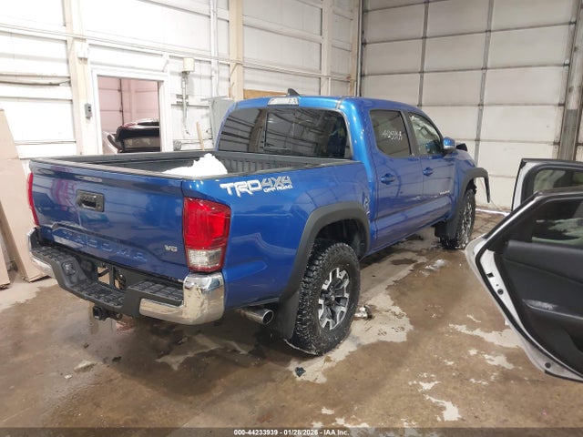 2017 Toyota Tacoma Trd Off Road მანქანა იყიდება აუქციონზე, vin: 3TMCZ5AN6HM115706, აუქციონის ნომერი: 44233939