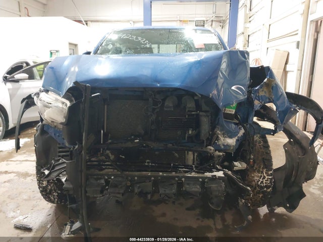 2017 Toyota Tacoma Trd Off Road მანქანა იყიდება აუქციონზე, vin: 3TMCZ5AN6HM115706, აუქციონის ნომერი: 44233939